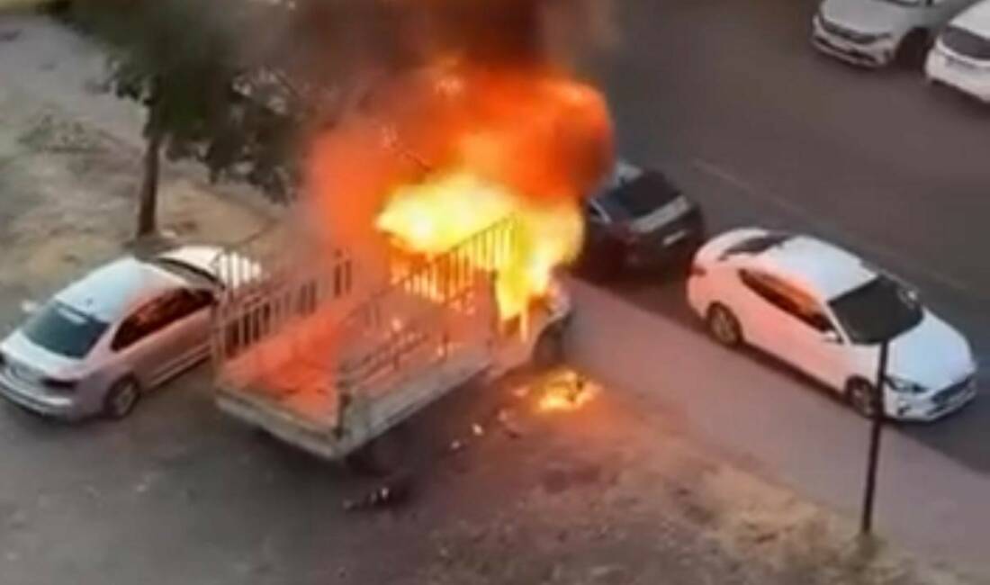 Diyarbakır’ın merkez Bağlar ilçesinde park halindeki kamyonet yanarak kullanılamaz hale