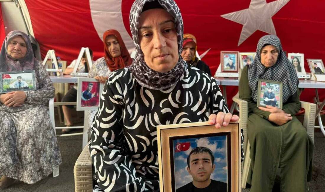Diyarbakır’da 2019 tarihinden itibaren eski HDP binası önünde çadır kuran