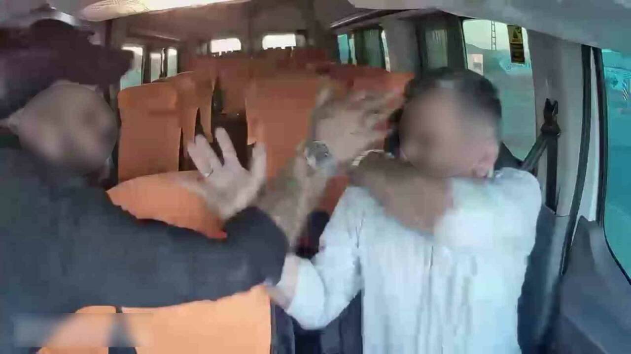 Adıyaman'da iki kişi, trafik tartışması sonucunda bir minibüs sürücüsünü defalarca