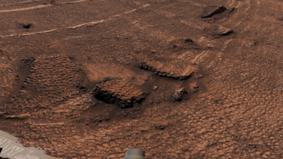 NASA’nın Curiosity keşif aracı, Mars yüzeyinde bal peteğini andıran çokgen