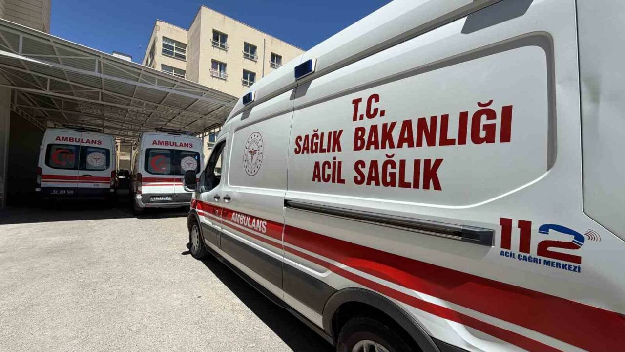 Şanlıurfa’nın Siverek ilçesinde asfalt şantiyesinde görev yapan şantiye şefi, elektrik