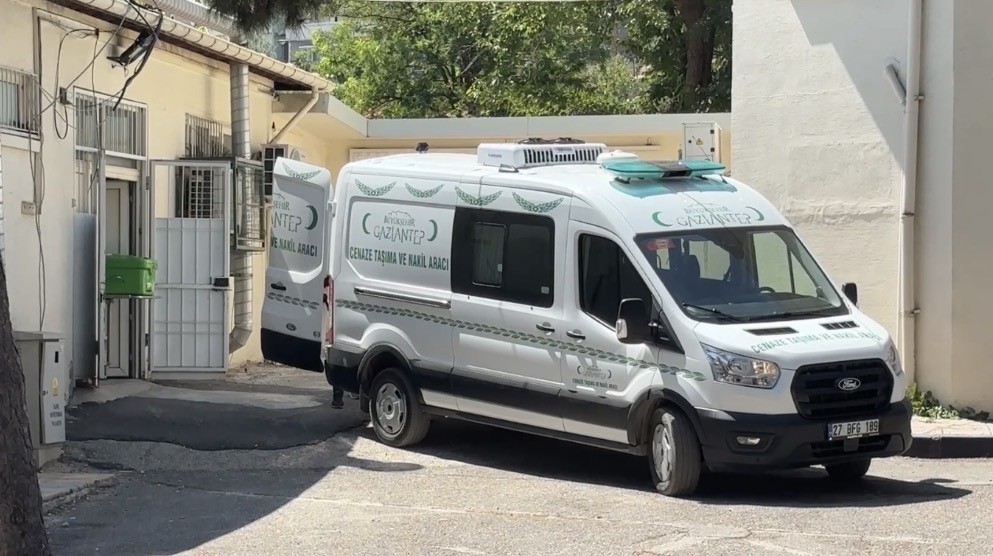 Gaziantep’in Araban ilçesinde kaynak yaparken elektrik akımına kapılan demir doğrama