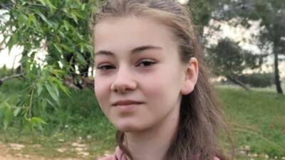 Şanlıurfa’nın Bozova ilçesinde evlerinin balkonunda dengesini kaybederek aşağı düşen 16