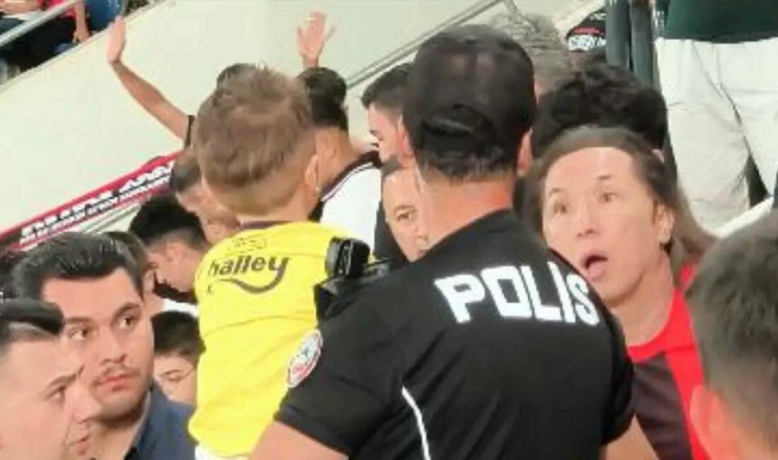 Gençlerbirliği karşılaşmasında Fenerbahçe forması giydiği için tepki gören küçük taraftar