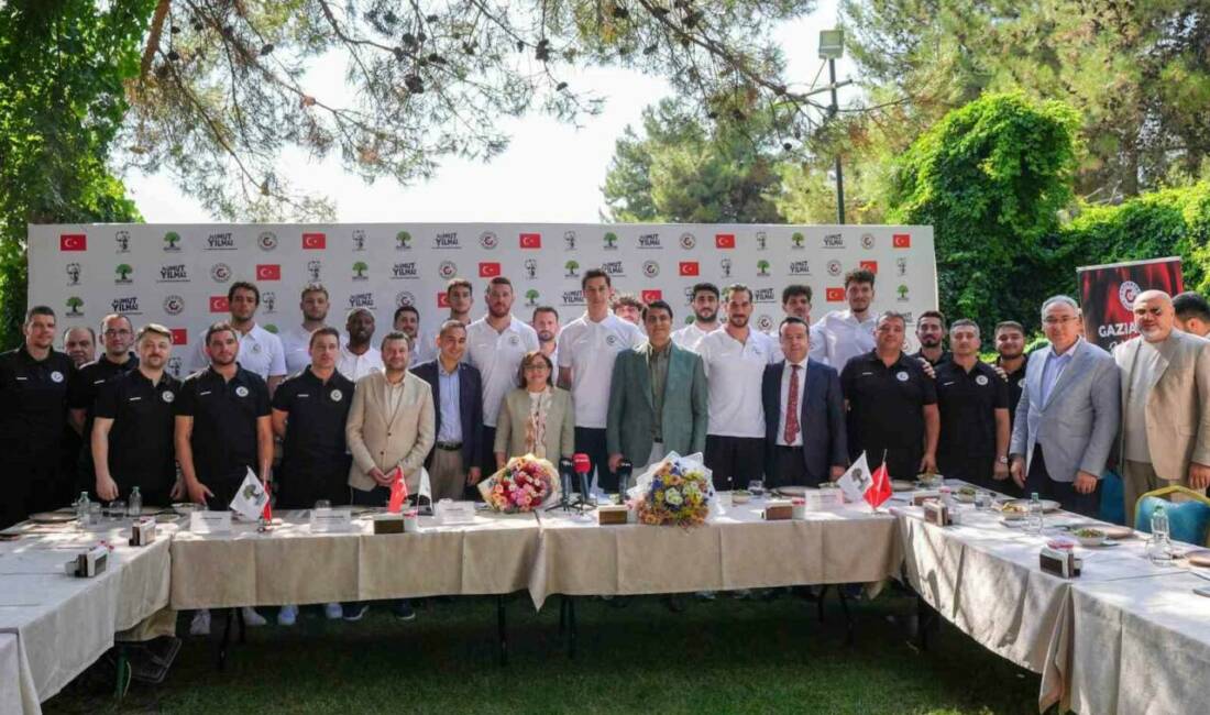 Gaziantep Basketbol, Şehitkamil Belediyesi’ne devredildi Türkiye Sigorta Türkiye Basketbol Ligi ekiplerinden Gaziantep Basketbol yönetimi Şehitkamil