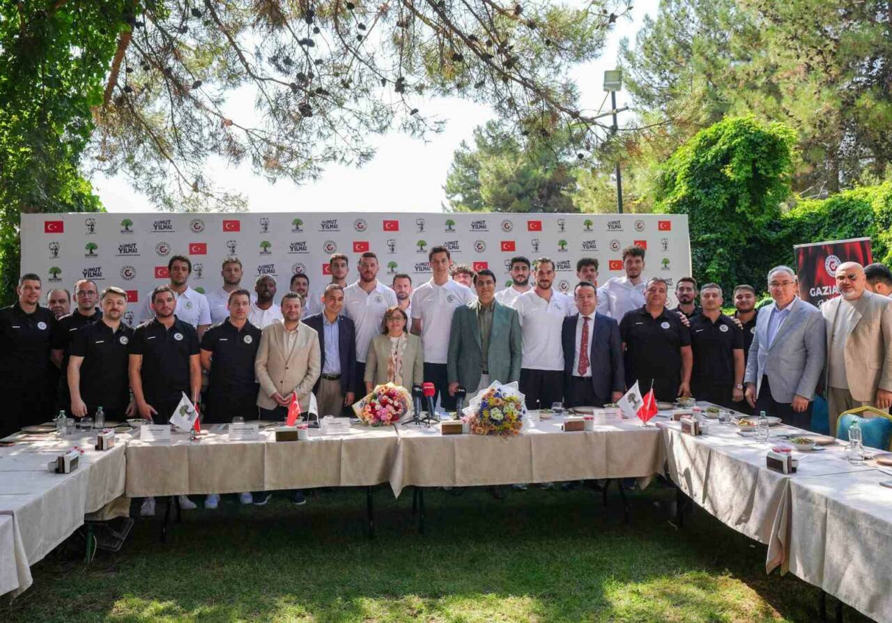 Türkiye Sigorta Türkiye Basketbol Ligi ekiplerinden Gaziantep Basketbol yönetimi Şehitkamil
