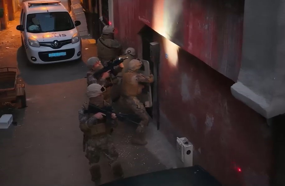 Gaziantep merkezli 14 ilde düzenlenen ’Narko Kapan Gaziantep Operasyonu’nda yakalanan