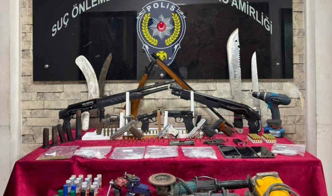 Gaziantep’te bir adreste yapılan aramalarda 10 adet ruhsatsız silah ile