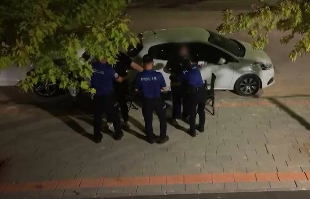 Gaziantep’te 169 sürücüye 885 bin TL ceza Gaziantep’te park çevrelerinde yapılan denetimlerde çevreye rahatsızlık veren 28 şahsa