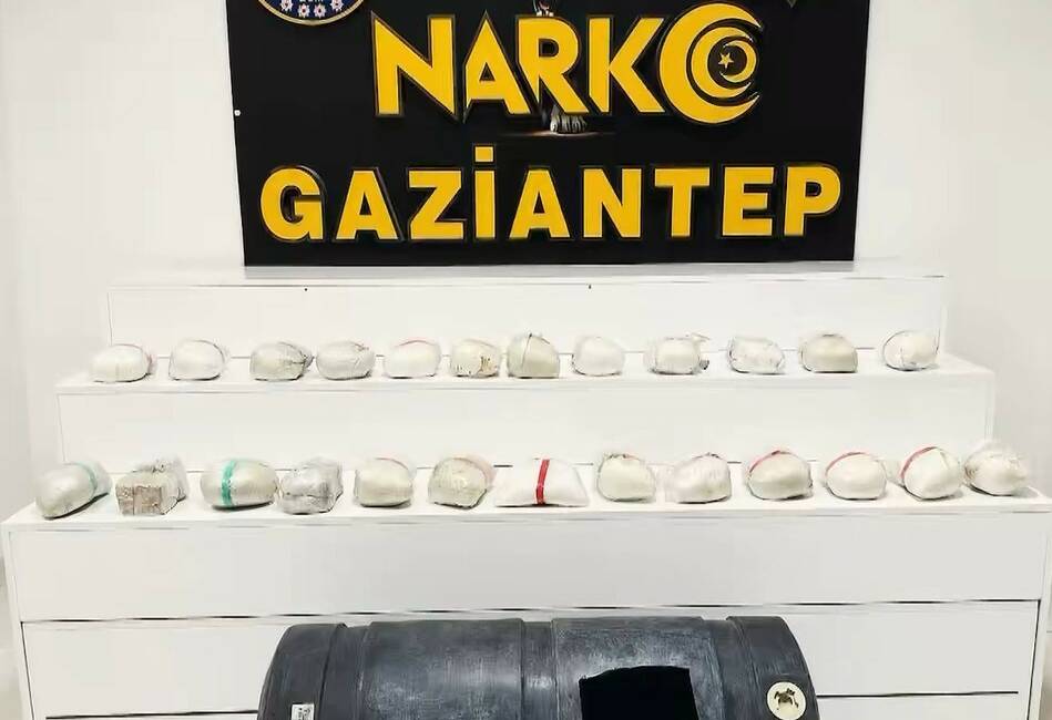 Gaziantep’te bir tırın dorsesi ile başka bir tırın yakıt deposuna