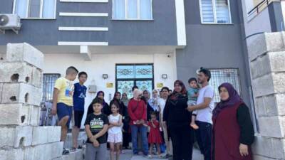 Gaziantep'te yaşayan apartman sakinleri, 6 yıl önce temeli atılan binada