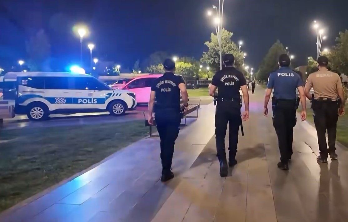 Gaziantep’te polis ekipleri, parklar ve çevresinde olumsuz durumları engellemek amacıyla