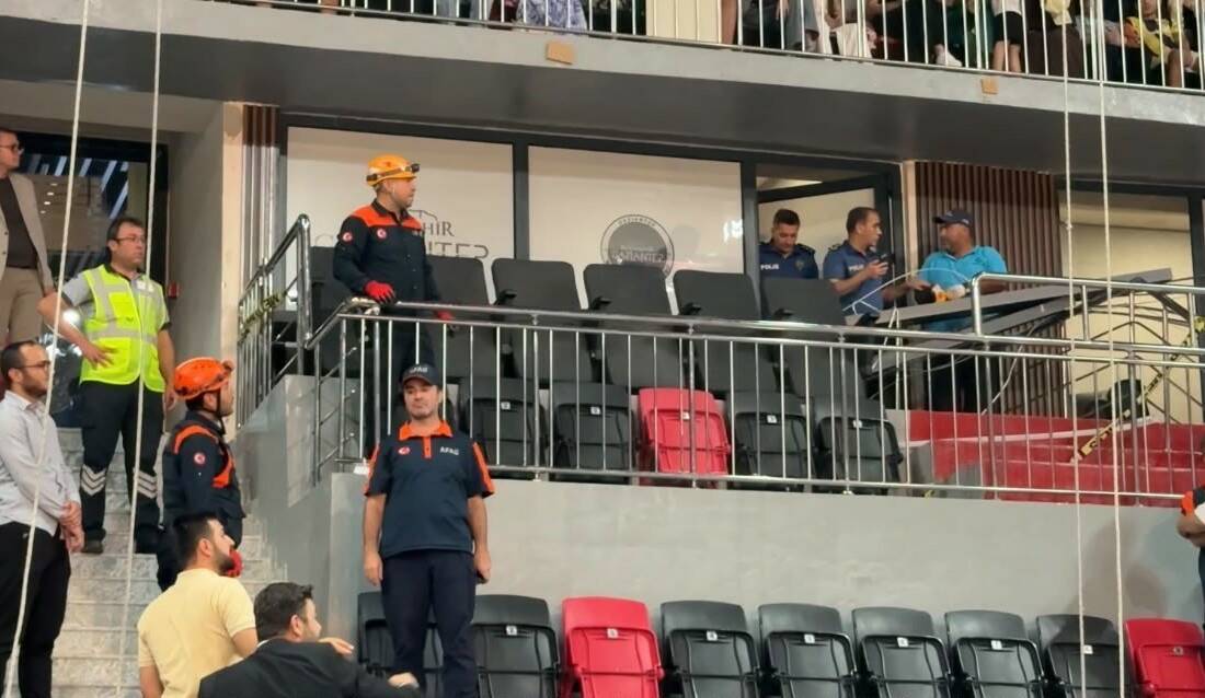 Gaziantep’te kapalı spor salonunda yapılan yaz okulları kapanış töreni sırasında