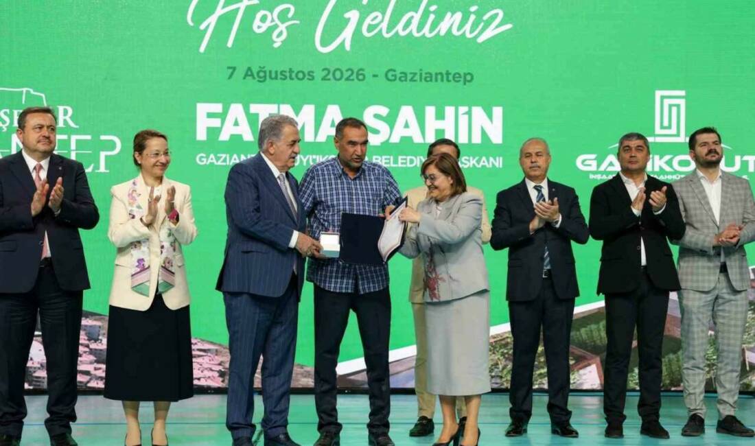 Gaziantep'te düzenlenen bir programda, Kuzeyşehir ve Güneyşehir projelerinde bin konutun