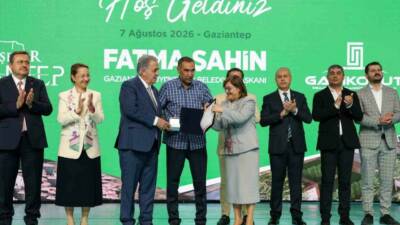 Gaziantep'te düzenlenen bir programda, Kuzeyşehir ve Güneyşehir projelerinde bin konutun