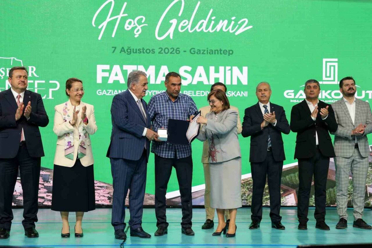 Gaziantep'te düzenlenen bir programda, Kuzeyşehir ve Güneyşehir projelerinde bin konutun