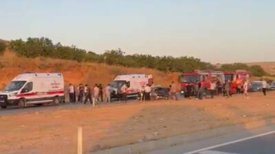 Gaziantep’te sabah erken saatlerde 2 otomobilin çarpışması sonucu 3 kişi