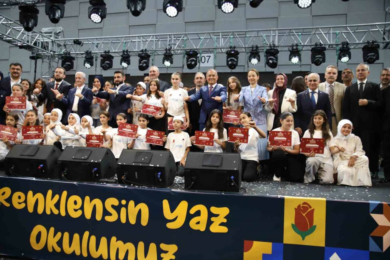 Gaziantep’te TÜGVA tarafından ortaokul öğrencilerine yönelik düzenlenen 2026 Yaz Okulu,