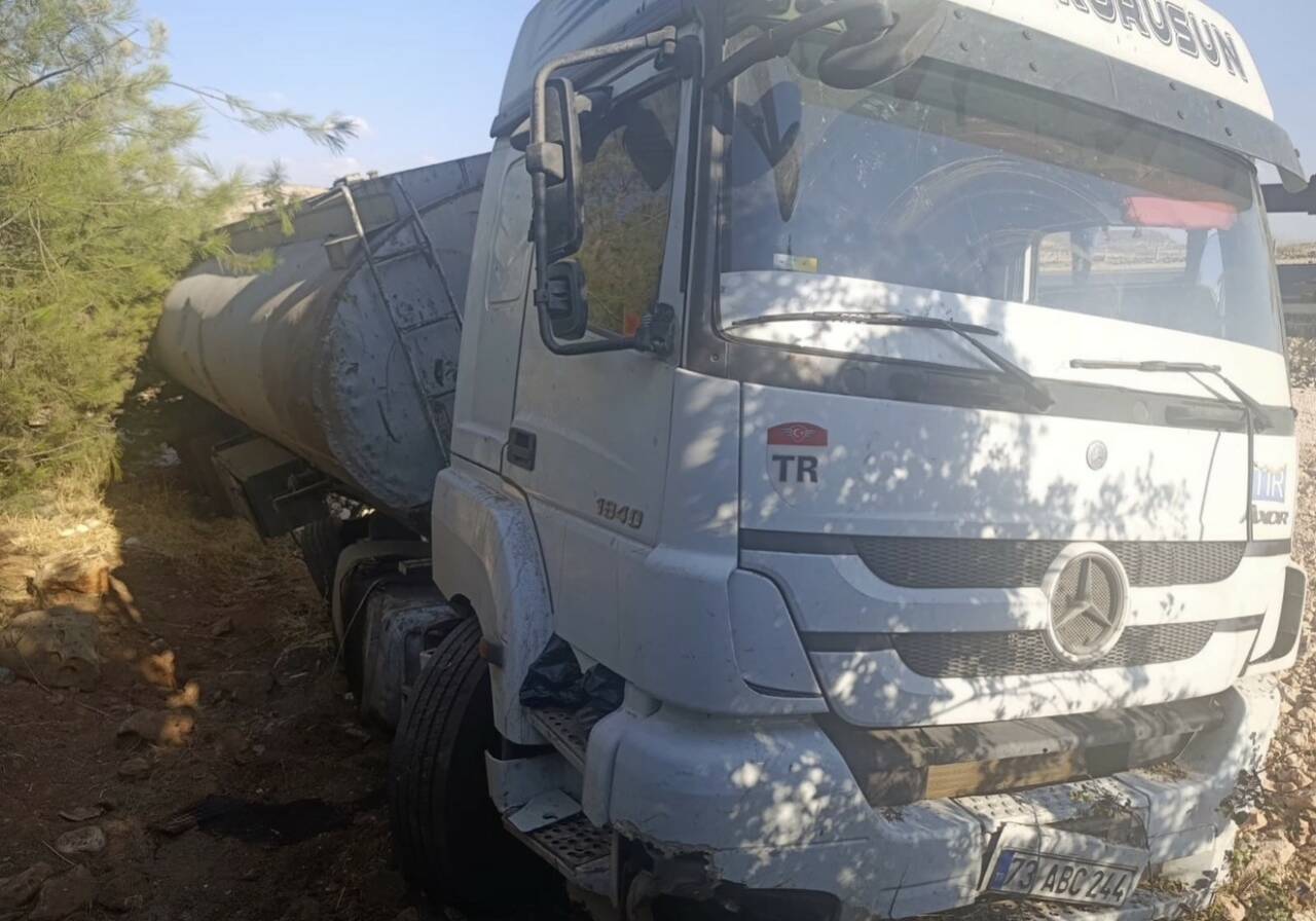 Gaziantep-Nurdağı E-90 kara yolunda gelin konvoyuna çarpmamak için manevra yapan