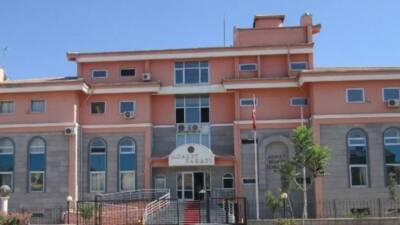 Adıyaman’ın Gölbaşı ilçesinde çeşitli suçlardan aranan kadın şahıs yakalanarak tutuklandı.