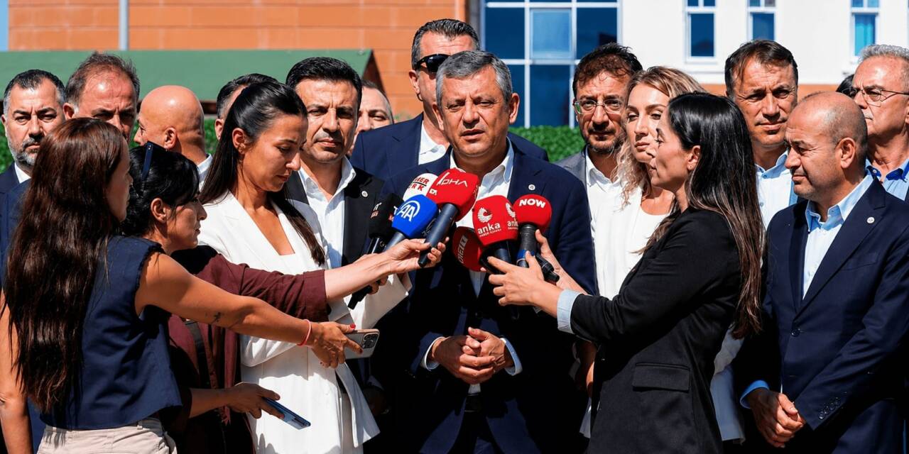 YENİ Parti Genel Başkanı Özgür Özel, İBB davasının Silivri’de görülen