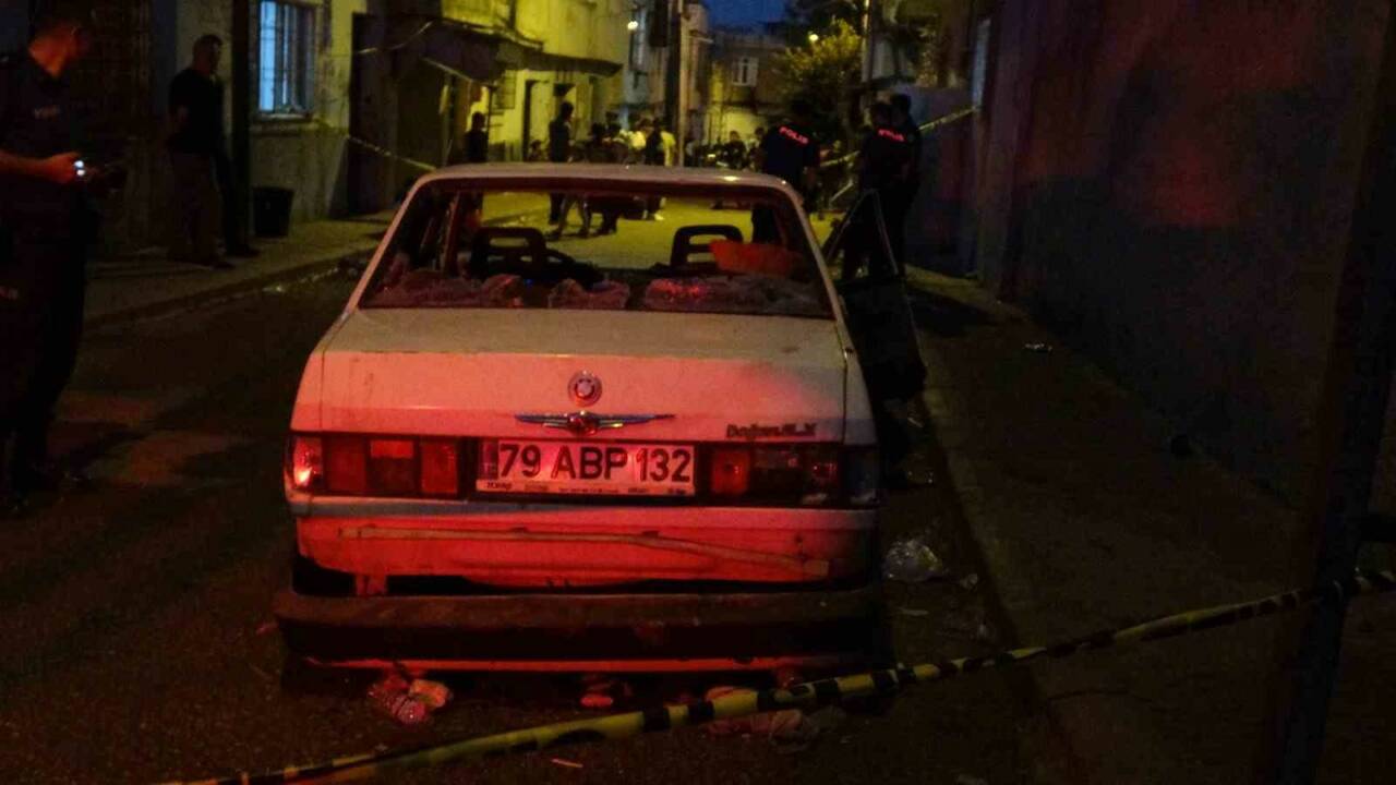 Husumetli ailelerin kavgasında otomobil dehşeti: 2 yaralı