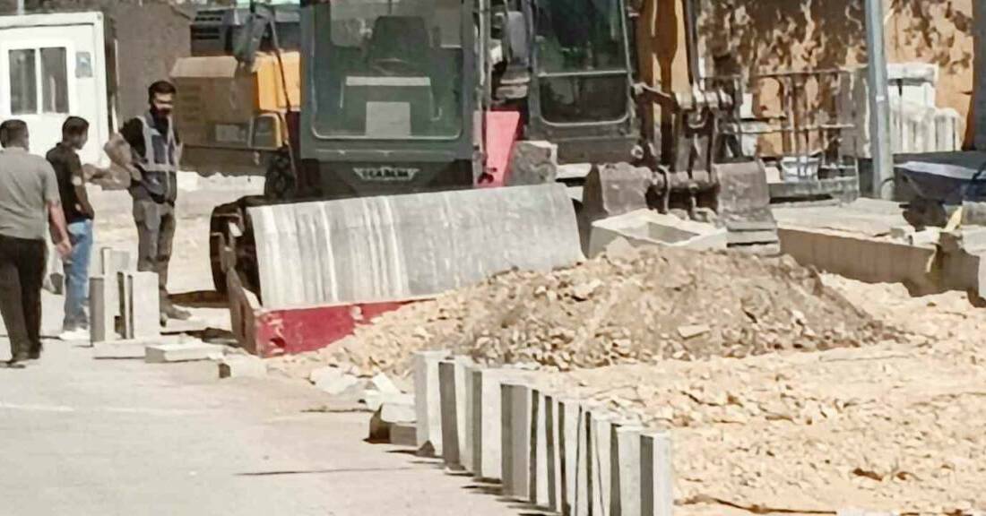 Adıyaman’ın Gölbaşı ilçesinde silindirin çarptığı işçi yaralandı.