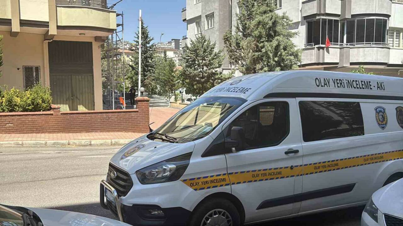 Gaziantep’te dış cephe mantolama iskelesinden düşen inşaat işçisi, kaldırıldığı hastanede