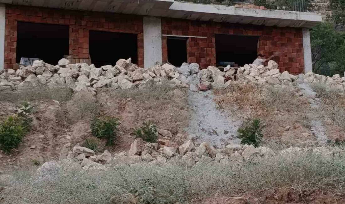 Batman’ın Gercüş ilçesinde iskelede çalışırken dengesini kaybederek düşen inşaat ustası
