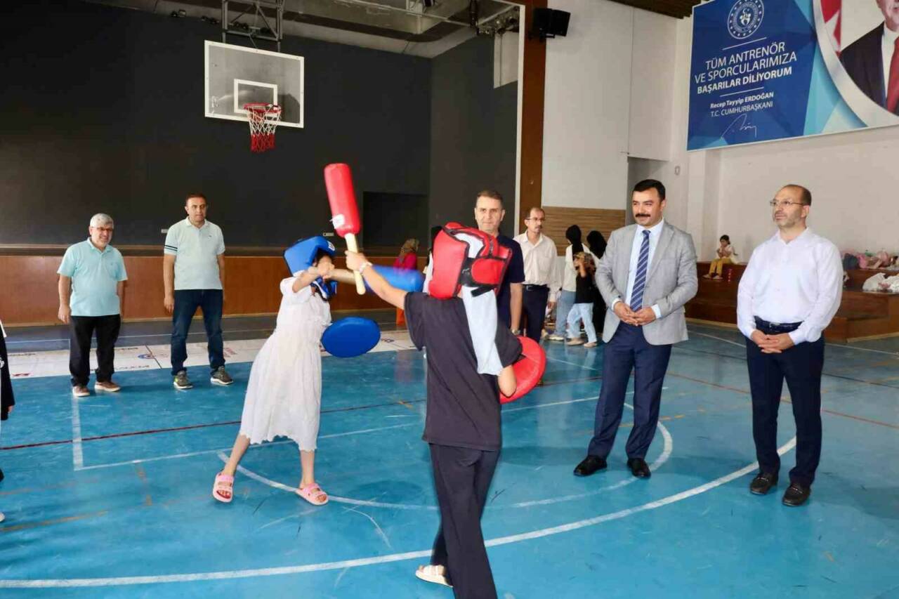 Adıyaman’ın Kahta Kaymakamı Muhammed Üsame Soysal, Kahta Fatma Ahu Terzi