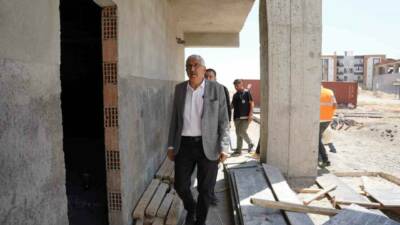 Kadın Yaşam ve Yüzme Merkezi inşaatında inceleme yapan Kahta Belediye