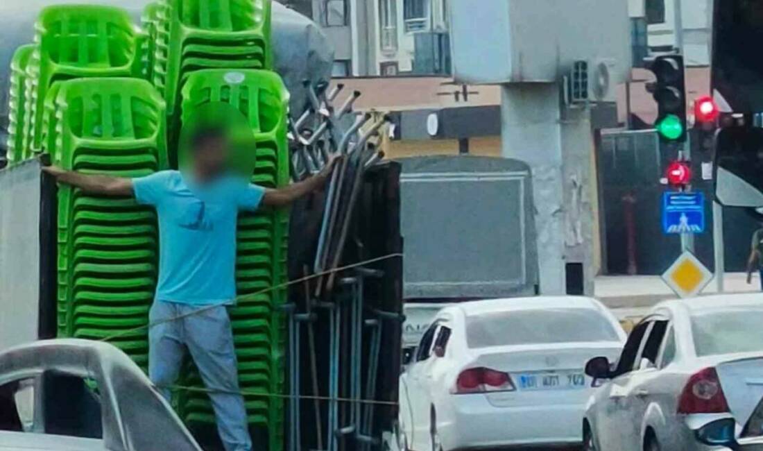 Adıyaman’da seyir halindeki bir aracın kasasında, yüklü malzemelerin arasında herhangi