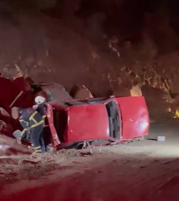 Gaziantep’in İslahiye ilçesinde, karşıdan gelen araca yol vermek için kenara
