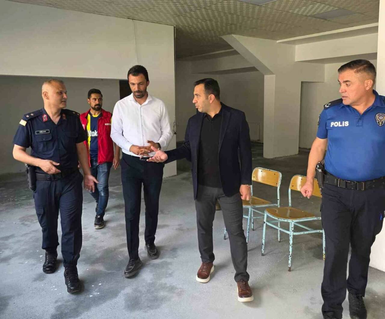 Adıyaman’ın Gölbaşı ilçesinde Kaymakam Kadir Algın, Gençlik Merkezini ziyaret ederek