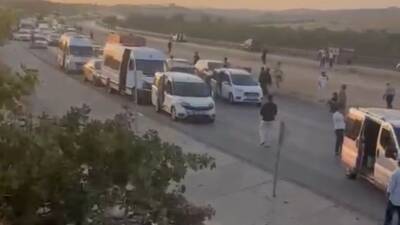 Gaziantep’te trafik kazasında 3 kişinin hayatını kaybettiği bölgede bir araya