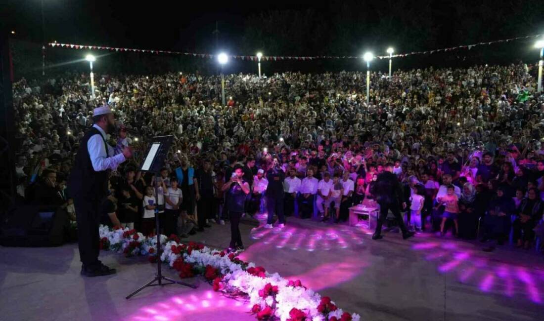 Adıyaman Kâhta Belediyesi tarafından düzenlenen Celal Karatüre İlahi Programı, binlerce