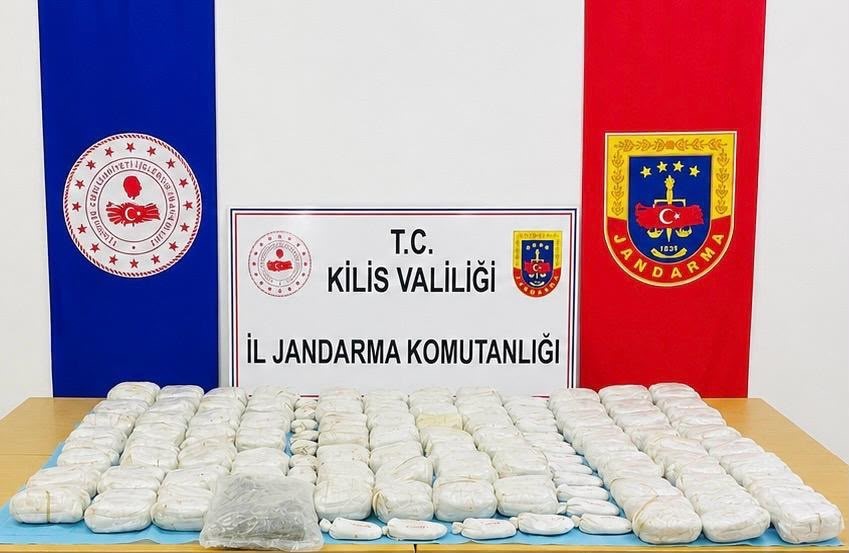 Kilis’te 90,5 kilo uyuşturucu ele geçirildi Kilis’te jandarma ekiplerinin düzenlediği operasyonda 90,5 kilogram uyuşturucu madde ele