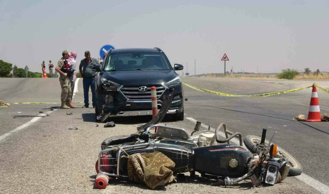 Kilis’te otomobil ile çarpışan motosikletin sürücüsü hayatını kaybetti Kilis’in Elbeyli ilçesinde otomobil ile çarpışan motosikletin sürücüsü hayatını kaybetti.