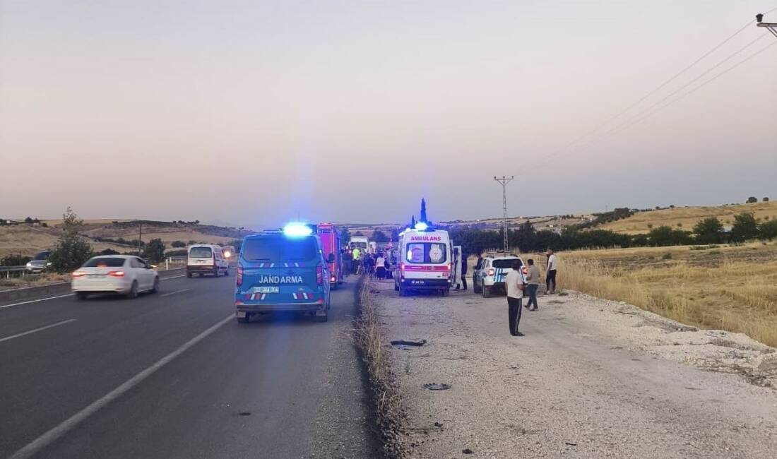 Adıyaman’da, sürücüsünün direksiyon hakimiyetini kaybetmesi sonucu takla attı.