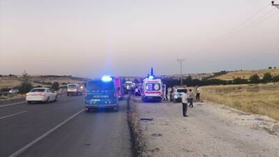 Adıyaman’da, sürücüsünün direksiyon hakimiyetini kaybetmesi sonucu takla attı.