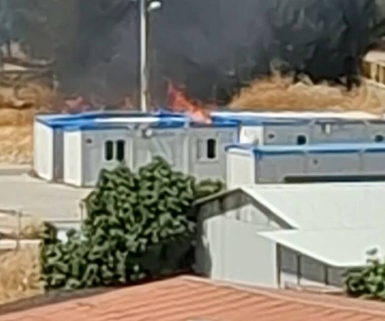 Adıyaman’da aşırı sıcaklar nedeniyle kısa devre yapan elektrik tellerinden çıkan