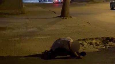 Adıyaman’da, kullandığı maddenin etkisinde kalan bir şahıs sokak ortasına yığılıp