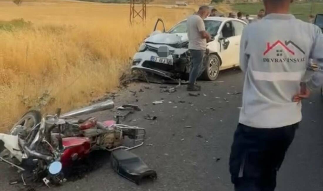 Mardin’in Mazıdağı ilçesinde otomobil ile motosikletin çarpışması sonucu meydana gelen