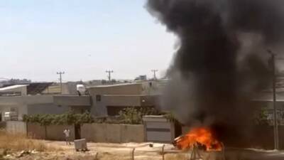 Mardin’in Nusaybin ilçesinde otomobilde meydana gelen patlamanın ardından çıkan yangında