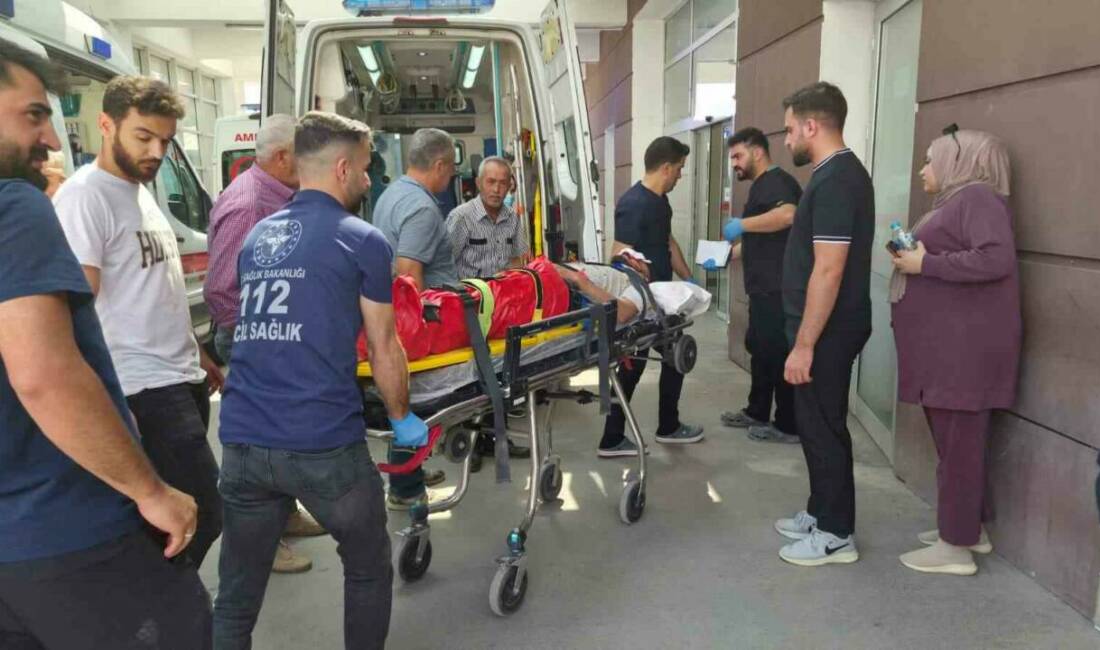 Adıyaman’da, motosiklet ile otomobilin çarpışması sonucu 1 kişi ağır yaralandı.