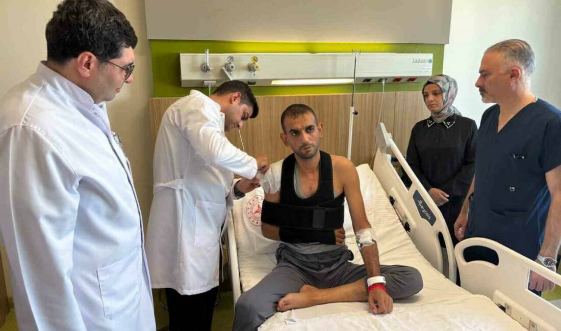Omuzdaki kıkırdak hasarı dizden alınan sağlıklı kıkırdak ve kemik dokusuyla onarıldı Gaziantep’te omuz ekleminde kıkırdak ve kemik hasarı bulunan fabrika işçisi,