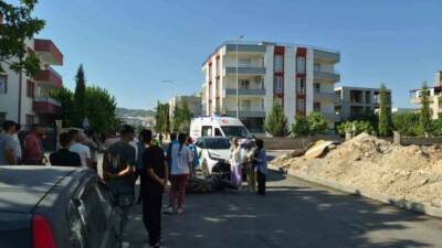 Adıyaman’da otomobil ile motosikletin çarpışması sonucu 2 kişi yaralandı.
