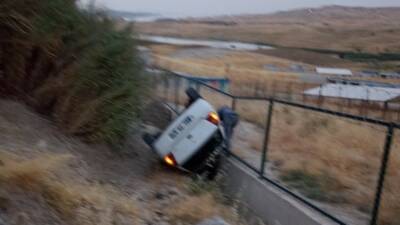 Adıyaman merkez Sitilce mevkiinde sürücüsünün direksiyon hakimiyetini kaybetmesi sonucu 02