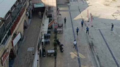 Şanlıurfa’da elindeki mutfak bıçağıyla polis aracının camını kırıp ekiplere saldıran