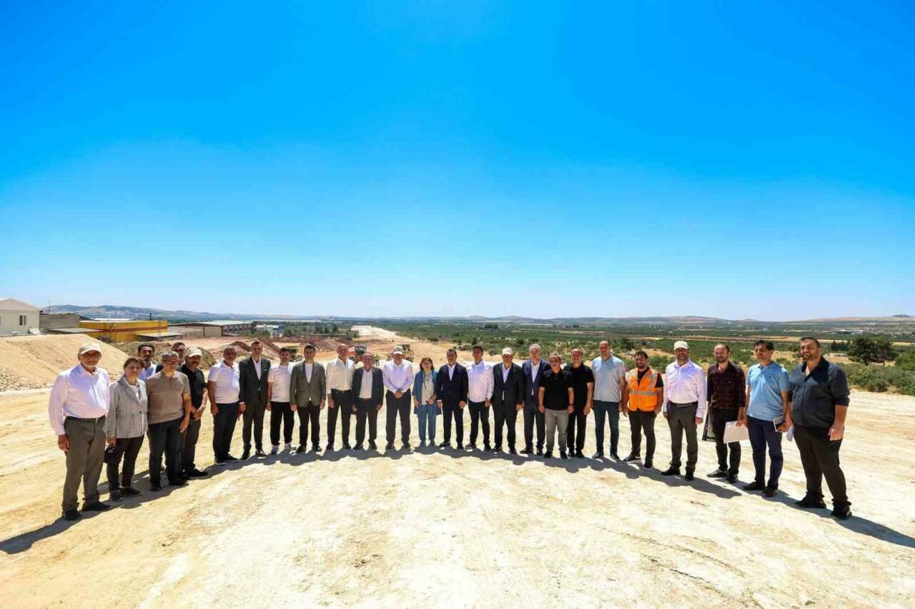 Gaziantep Büyükşehir Belediyesi tarafından yapımı sürdürülen, havalimanına ulaşımı 8 dakikaya